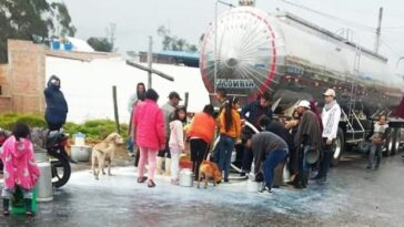 Se agudiza la crisis en Nariño: lecheros tuvieron que salir a las calles a regalar leche