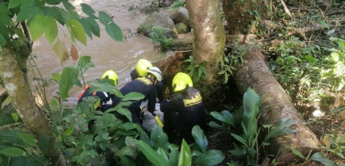 Una persona muerta dejó fuerte creciente de un río en Viotá.