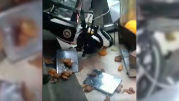 [VIDEO] Motocicleta chocó contra una panadería del Popular 1