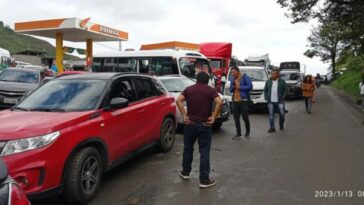 Viajeros esperan apertura de vía alterna en Rosas, Cauca