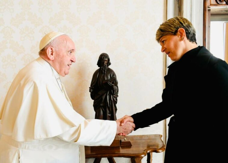 ¿De qué hablaron? El papa Francisco recibió visita de la primera dama, Verónica Alcocer