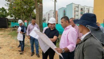 Alcalde Carlos Maya recorre en Pereira obras del Centro Deportivo Santa Clara