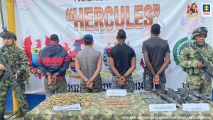 Los cuatro asegurados, presuntos integrantes de una disidencia residual, fueron capturados en un muelle del municipio de Olaya Herrera