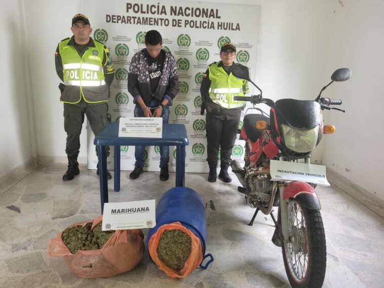 Cayó extranjero transportando marihuana en una moto.