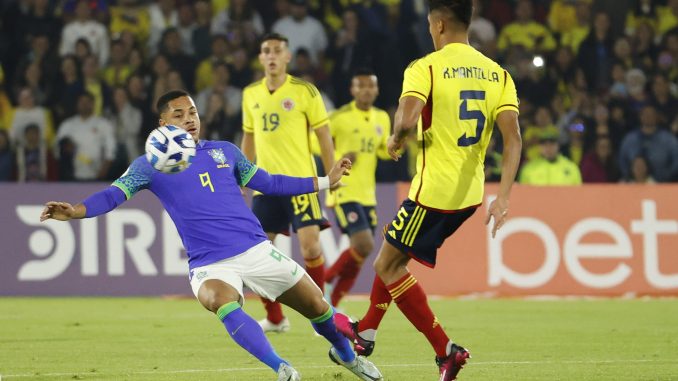 El partido entre Colombia y Brasil fue parejo.