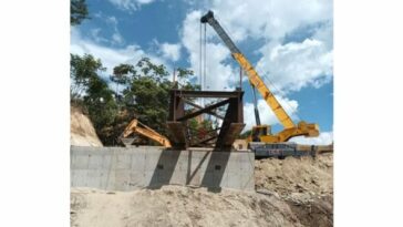 Comenzó instalación de puente metálico en vía provisional, en Rosas, Cauca