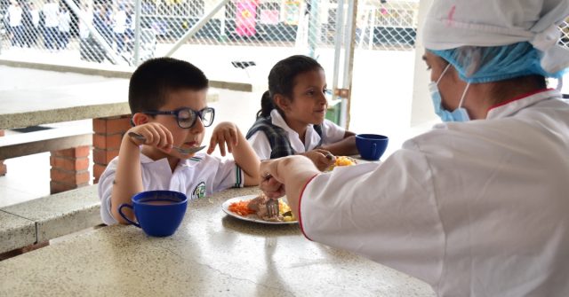 Con una proyección de 27.000 raciones a entregar, este lunes inició el PAE en el Quindío