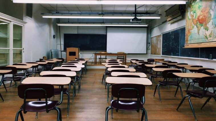 Denuncian que alumnos de un colegio de Cali llevan 21 días sin clases