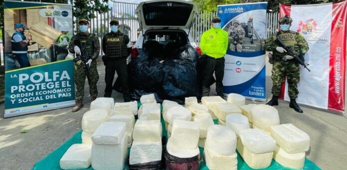 Dos capturados con 600 kilos de queso no apto para consumo e incautaron 4 toneladas de coco