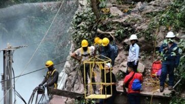 En 'Tarabitas', comunidades en Cauca transportan sus alimentos tras derrumbe