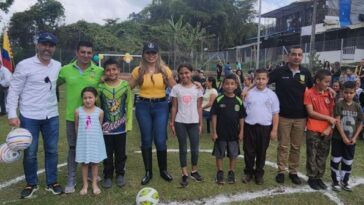 En Circasia Inauguran cancha de fútbol en el barrio Camilo Duque