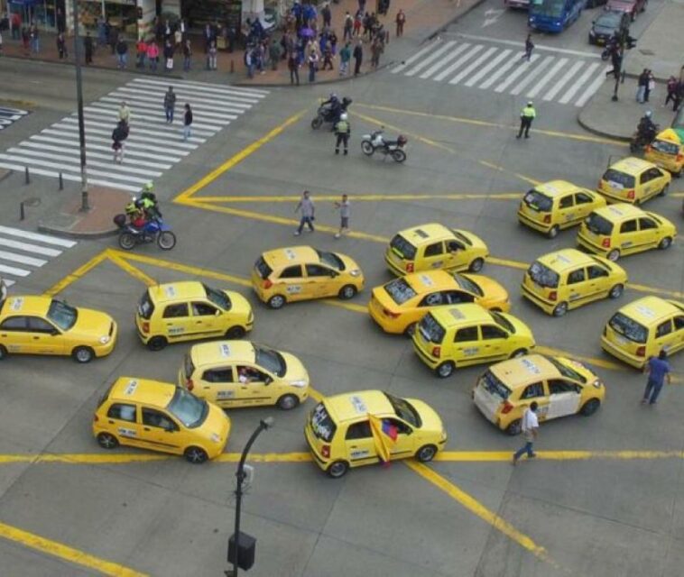 Gobierno cita a taxistas a reunión para evitar próximas protestas