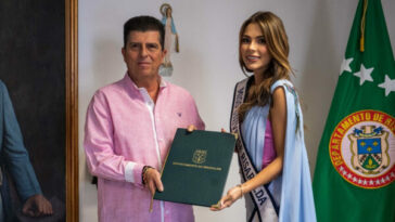 Imponen banda a Valentina Valderrama aspirante a Miss Universe Colombia
