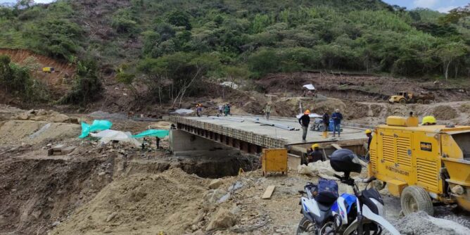 Inician obras de accesos al puente en variante provisional de Rosas