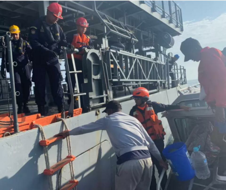 La odisea de 6 días de tres pescadores cuando su lancha naufragó en el Pacífico