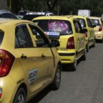 Líder de taxistas dice que carrera mínima debería costar $18.000