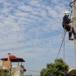 Obras de electrificación y alumbrado público en Villa Salomé ya van en un 50%