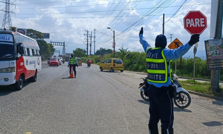 Oficiales de tránsito apoyarán en descongestionamiento de la carretera Cali - Candelaria