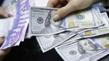 Precio mínimo del dólar se negoció por debajo de $4.800 este lunes