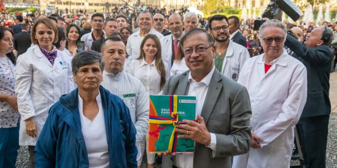 Presidente Petro propone proyecto legislativo para un cambio hacia una salud para la vida