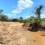 Se construye un canal de 2 km en el río Aricaporo