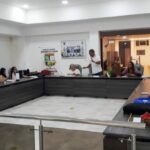 Miembros del comité de diálogo y concertación de La Guajira reunidos con la senadora Imelda Daza, en el recinto del Concejo de Fonseca.