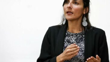 Senadores solicitan debate de moción de censura contra Irene Vélez
