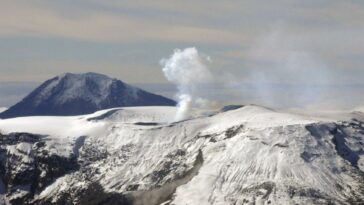 Servicio Geológico dice que actividad de volcán Nevado del Ruiz es ‘mucho mayor’