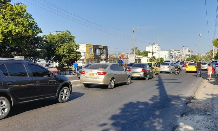 Sigue pico y placa para vehículos particulares, en el horario de 7:00 a.m. y las 8:00 p.m.