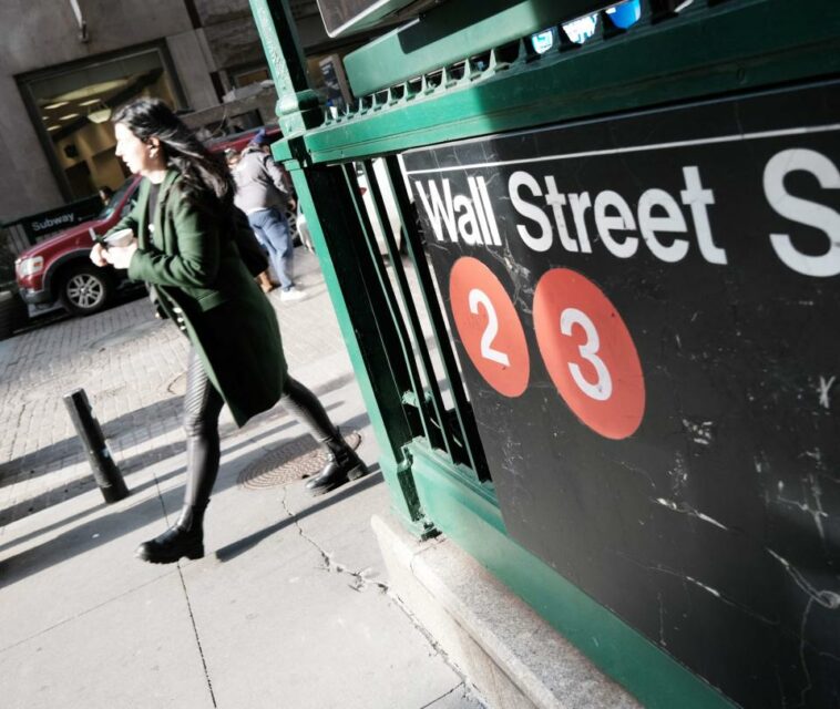 Tras registrar su peor semana del año, Wall Street cierra en verde