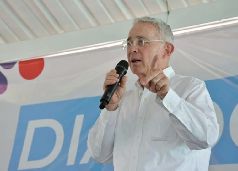 “Un monopolio estatal sería gravísimo": Uribe habló de la reforma a la salud en su visita a Cali