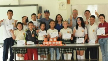 16 estudiantes del sector rural de Quimbaya fueron certificados con nivel B1 en Robótica Educativa