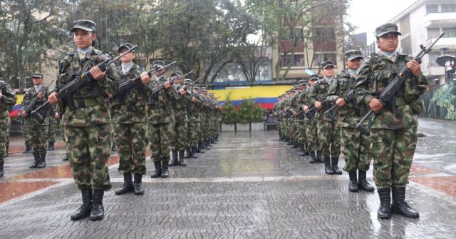 72 mujeres del primer contingente de soldados recibieron las armas del Ejército en Armenia