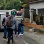 Accidente de tránsito en Calarcá: un vehículo se volcó y colisionó contra un muro. Por fortuna no hubo fallecidos