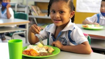 Casi 89 mil estudiantes de La Guajira son beneficiados con el PAE en instituciones oficiales, centros etnoeducativos e internados para el 2023.