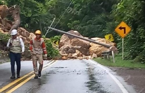 Atención: Cerrada la vía Bogotá-Girardot por deslizamiento de rocas en el sector de la Nariz del Diablo