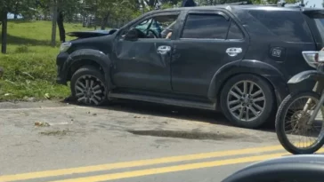 Camioneta terminó volcada en la vía Neiva-Palermo