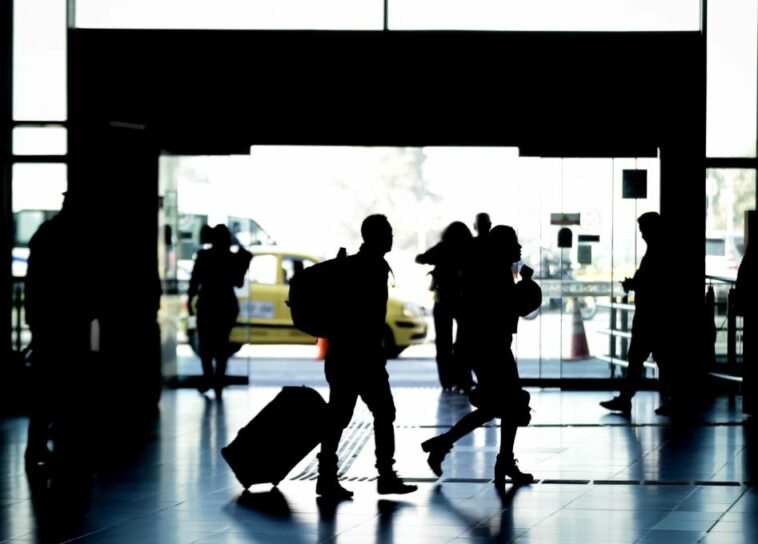 Crisis de aerolíneas de bajo costo en Colombia ya afectó a más de 300.000 pasajeros