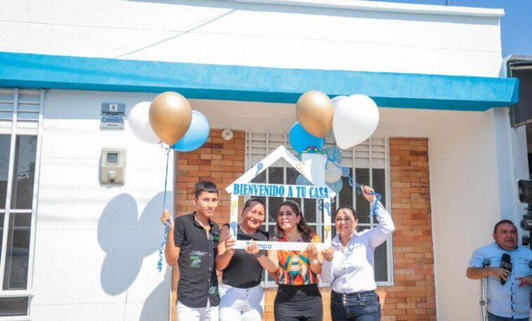 Cuatro familias aguazuleñas recibieron la llave de su vivienda propia