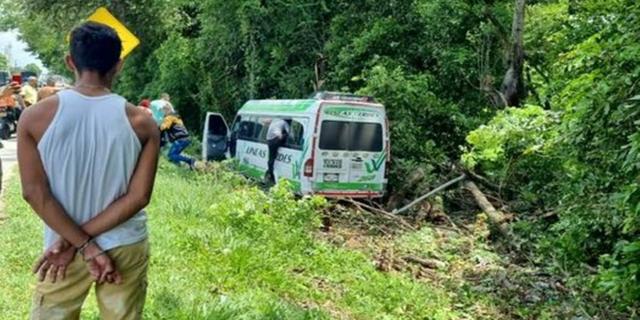 Cuatro heridos dejó accidente de Aerovans de Taxis Verdes en Saldaña