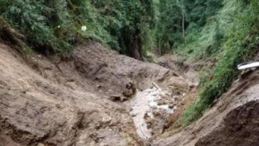Derrumbes en Salento: cierre total en la ruta de evacuación del volcán Cerro Machín