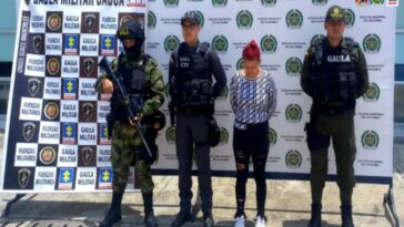 En las fotografías se observa a la pareja junto a servidores del CTI y unidades de Gaula de la Policía y Gaula del Ejército