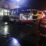 Dos buses se incendiaron en el parqueadero de la Terminal de Armenia