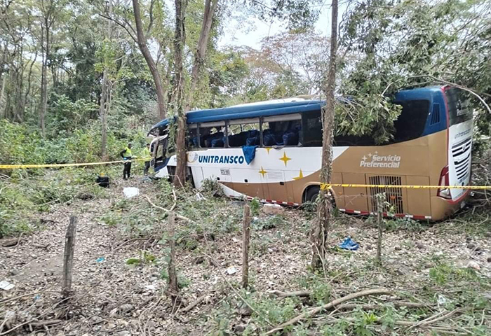 Dos muertos y 17 heridos en  accidente de tránsito en La Guajira