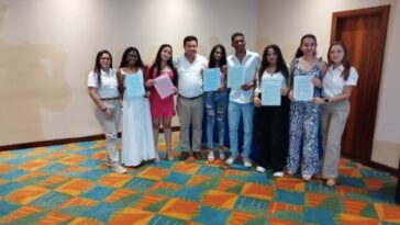 Drummond entrega becas a estudiantes del Magdalena: Ciénaga recibió dos becas en ceremonia especial