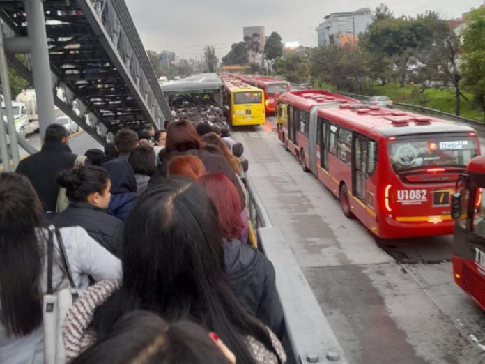 El 'caos' en algunas estaciones de Transmilenio: