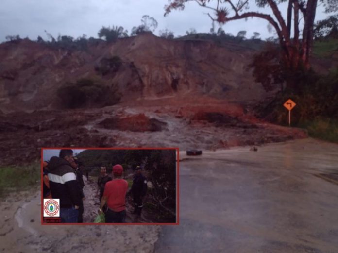 En Rosas, Cauca, la montaña sigue desprendiéndose: bomberos están sin ayuda y la gente en crisis