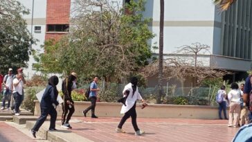 En video: reportan bloqueos por encapuchados en la Universidad del Atlántico