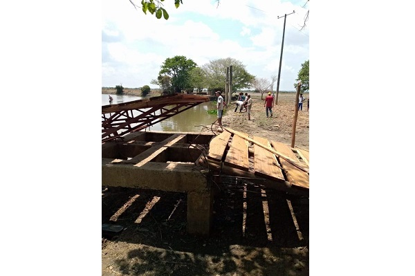 En zona rural de Guamal hay incertidumbre por el desplome del puente artesanal