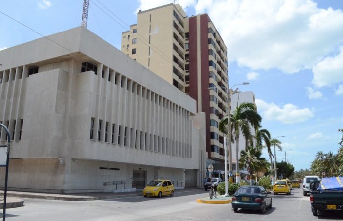 Este es el banco de la República de Riohacha, en donde solo presta servicio de biblioteca.